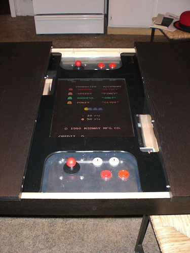 Illustration for article titled Man Fits Home-Made Gaming System to IKEA Dining Table